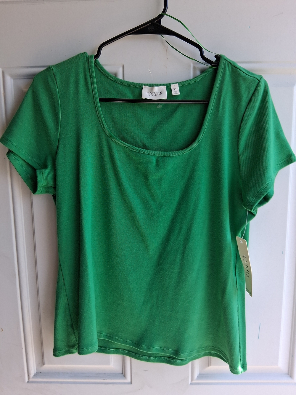 Cyrus Women's Green Scoop Neck Short Sleeve Top